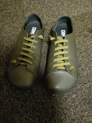 CAMPER 캠퍼 스니커즈 카키 42