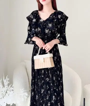 mily bilet 조용히 화려한 프릴 옷깃 꽃무늬 어깨 슬릿 원피스