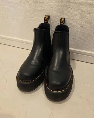 닥터 마틴 사이드 고어 부츠 블랙 통굽