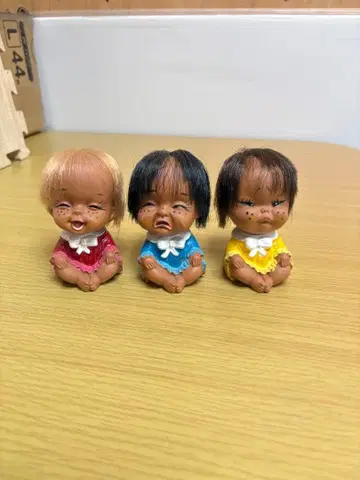 빈티지 몬나니 인형 세트 (빨간색 파랑 노랑)