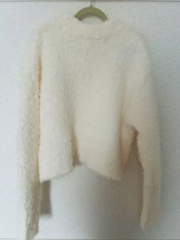 H&M 화이트 복슬복슬 니트 스웨터
