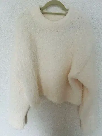 H&M 화이트 복슬복슬 니트 스웨터