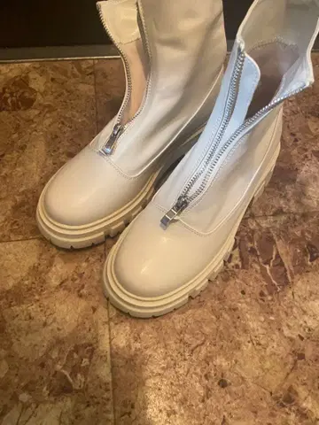 화이트 통굽 숏부츠 지퍼 포함