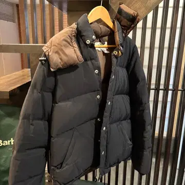 Crescent Down Works 블랙 다운 자켓 S