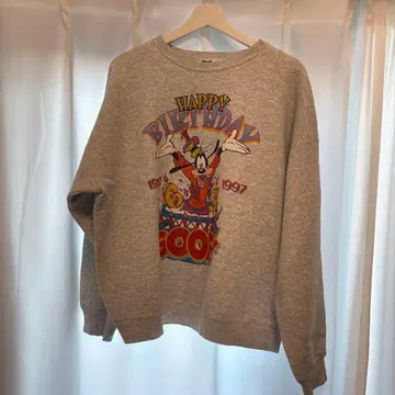 디즈니 해피 버스데이 구피 맨투맨