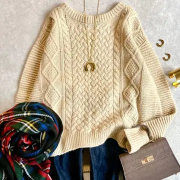 새상품급 언타이틀 모헤어 울 케이블 무늬 니트 크루넥 어른 베이지