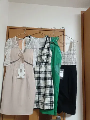 새상품 드레스 4점 + 1점 합계 5점