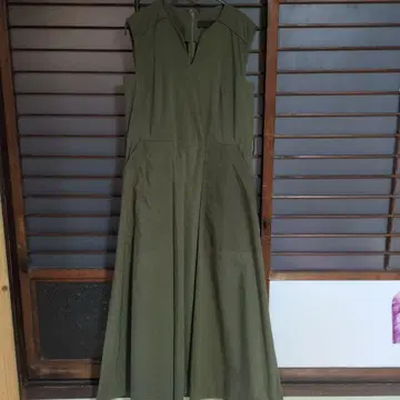 MANT PULINE 슬리브리스 롱 원피스