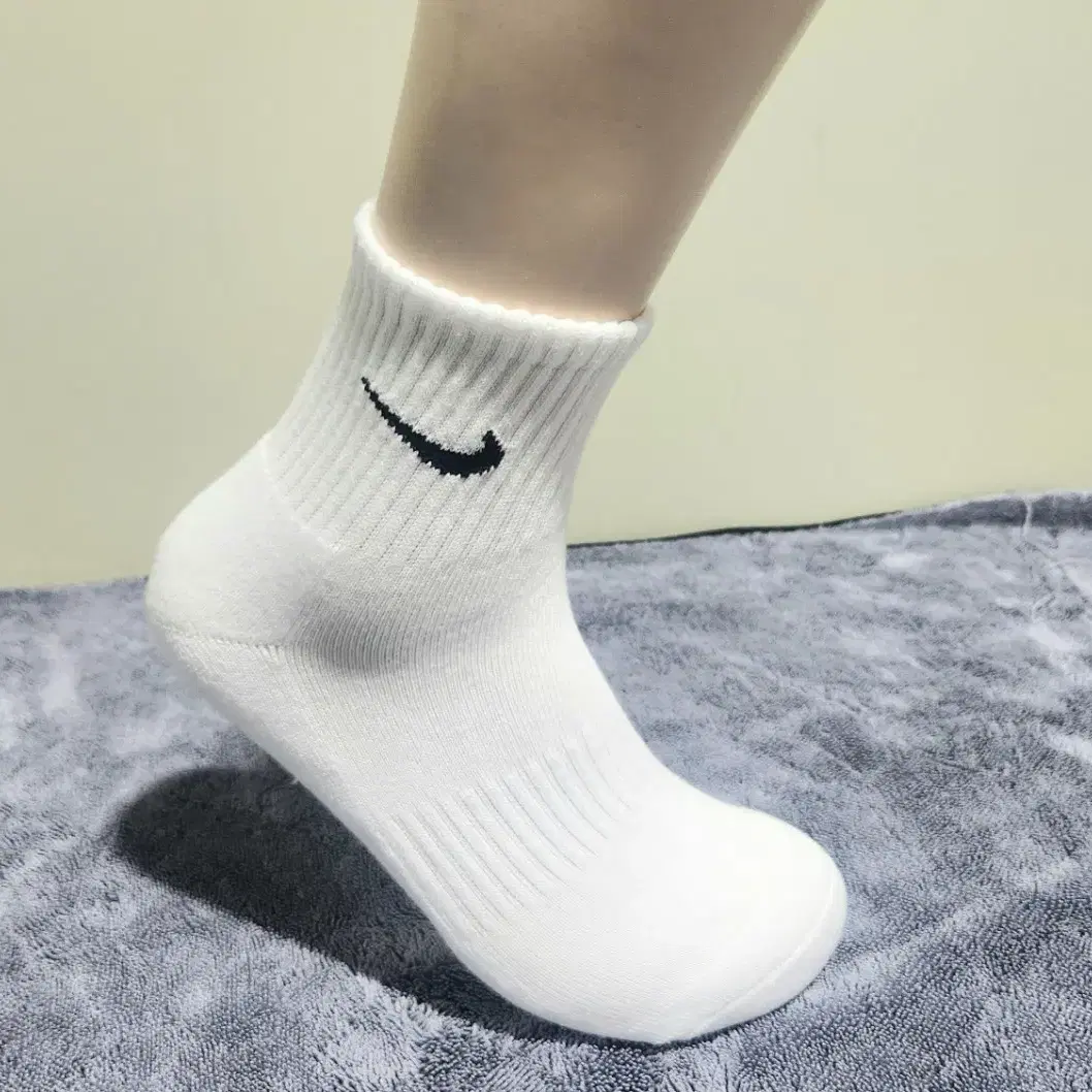 nike mid calf socks white