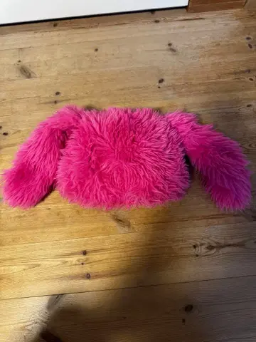 토끼 귀가 달린 핑크 퍼 모자 미세스 그린애플의 후지사와 료카 씨