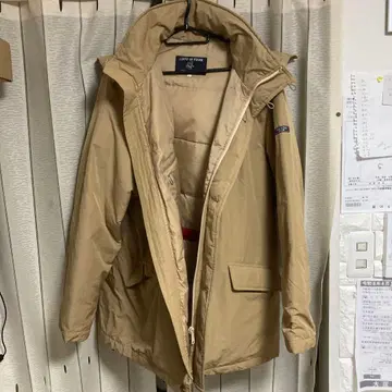 베이지 다운 자켓 퍼 포함 시나코바