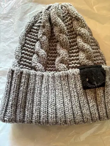 그레이 케이블 짜임 니트 모자