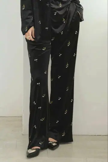 플라워 자수 벨로아 팬츠