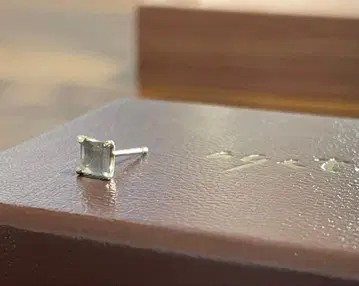 [연말연시 가격 인하] 아가트 래브라도 라이트 귀걸이 한쪽만 K10