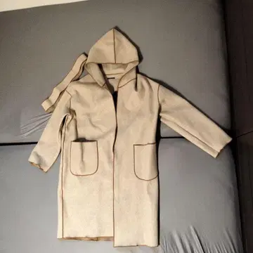 베이지 후드 부착 롱 코트
