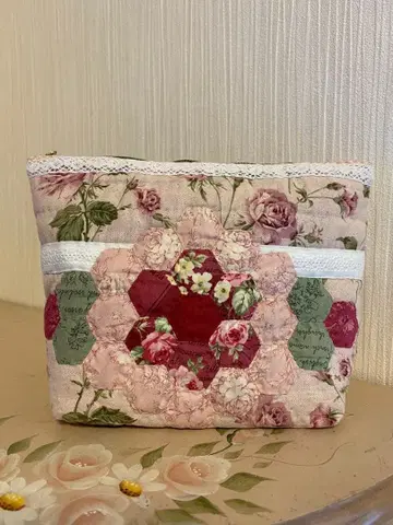 꽃무늬 퀼팅 파우치
