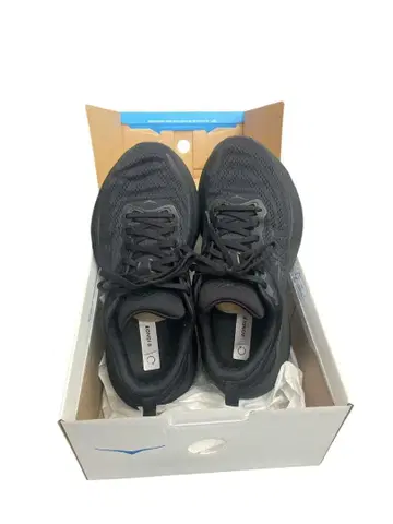 HOKA 블랙 러닝화 본다이8 (M)