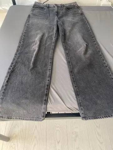 그레이 스트레이트 데님 팬츠
