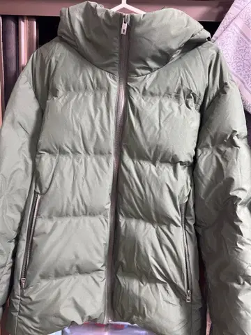 유니클로 심리스 다운 그린 M UNIQLO