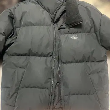 CK 블랙 다운 자켓