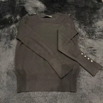 ZARA 블랙 긴팔 니트 소매 버튼 포함