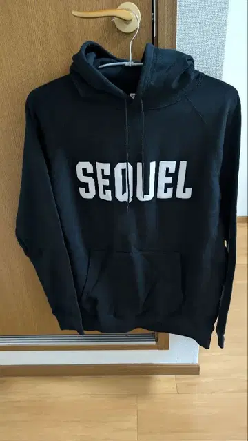 SEQUEL 후드티
