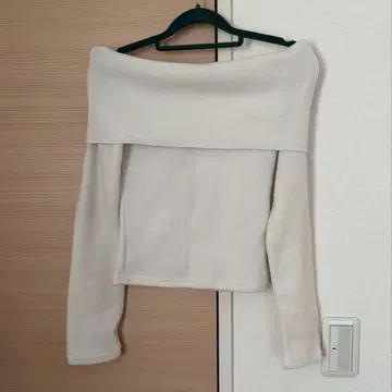 amel 수플레 느낌 오프숄더 상의/화이트