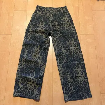 레오파드 무늬 배기 데님 팬츠