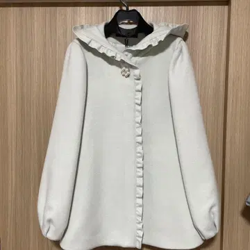 프릴 달린 재킷