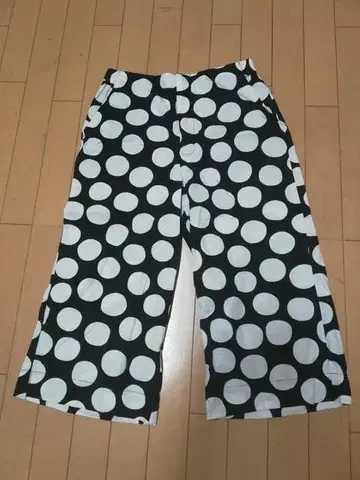 L 사이즈 컨디션 최상 유니클로 마리메꼬 콜라보 팬츠 화이트 블랙 도트