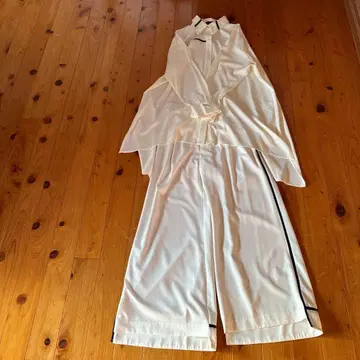 컨디션 최상 미아 아스테리즘 화이트 팬츠 셋업