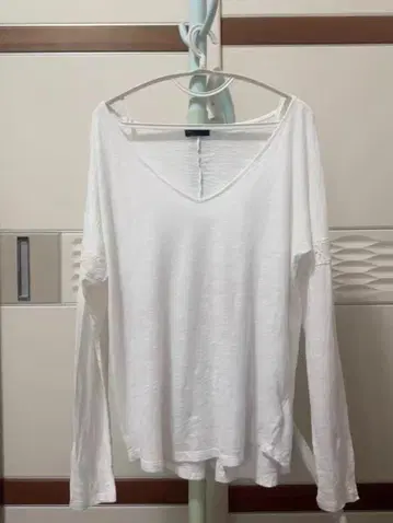 화이트 V넥 긴팔 티셔츠 허리 리본 포함