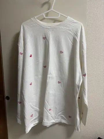 Alley by wcloset 하트 자수 화이트 긴팔T셔츠