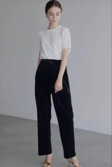 [ OHGA ] 블랙 벨벳 팬츠 S