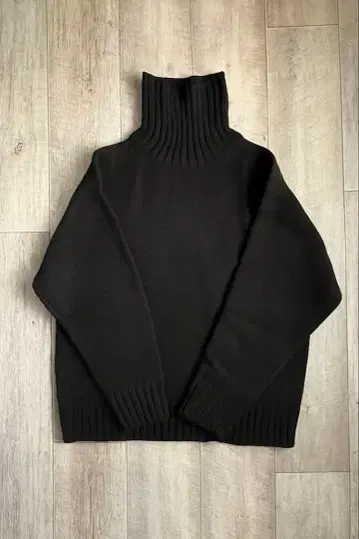 [ 미사용 새상품 ] GU 로우 게이지 터틀넥 스웨터 블랙 긴팔 L