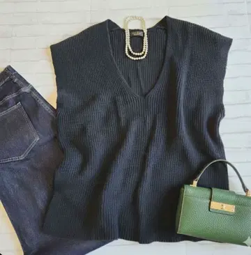 HUG O WaR 허그아워 울 코튼 하찌 V넥 니트 베스트