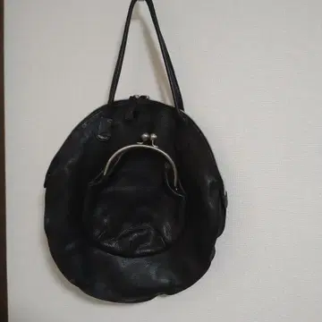 미키아모 가마구치 블랙 가죽 원형 백