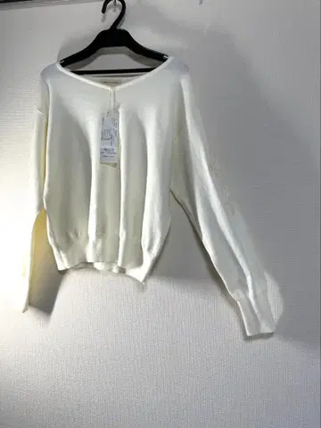 택 포함 미사용 새상품 13000엔 데뷔 피오레, 흰색 화이트 긴팔 니트