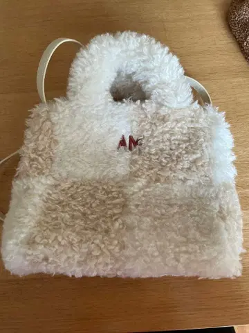 ACCOMMODE 퍼 패치워크 숄더백