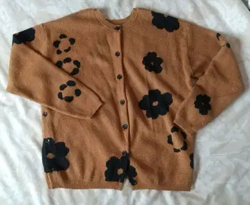 꽃무늬 브라운 니트 가디건 Boutique Ordinary