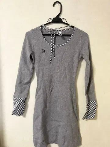 다리치 체크 리본 니트 미니 원피스 그레이