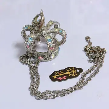 수요일의 앨리스 왕관 목걸이 대