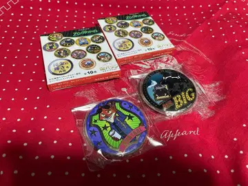 디즈니 주토피아 금 배지 2개 set b