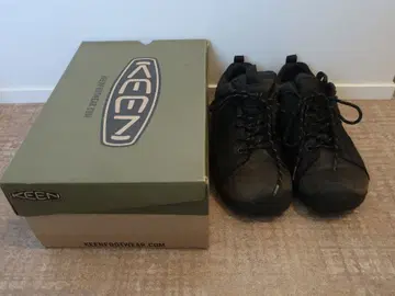 KEEN 블랙 트레킹 슈즈
