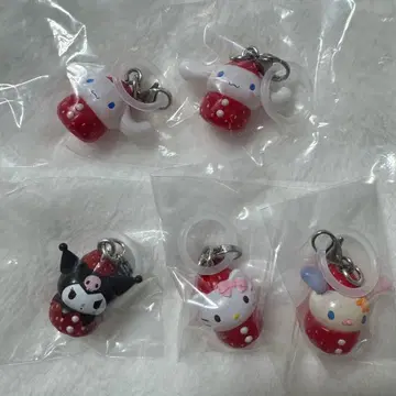 산리오 캐릭터즈 딸기 메지루시 액세서리