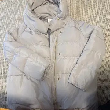 후드 부착 라이트 그레이 다운 자켓 grove