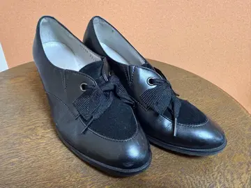 겨울 밑창의 엘레강트한 리본 포함 힐 신발 블랙