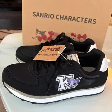 쿠로미 스니커즈 23.5cm 23cm부터 산리오