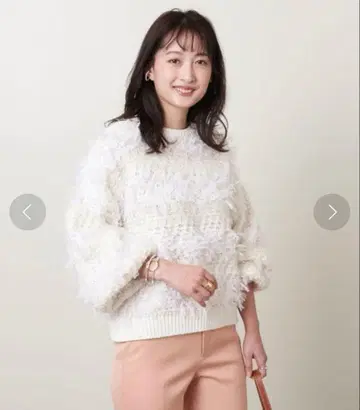 현행 유나이티드 애로우즈 믹스얀 니트 페더 터치 크롭 화이트