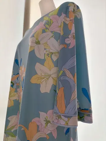 레오나르 2025 백합 패턴 원피스 42 사이즈